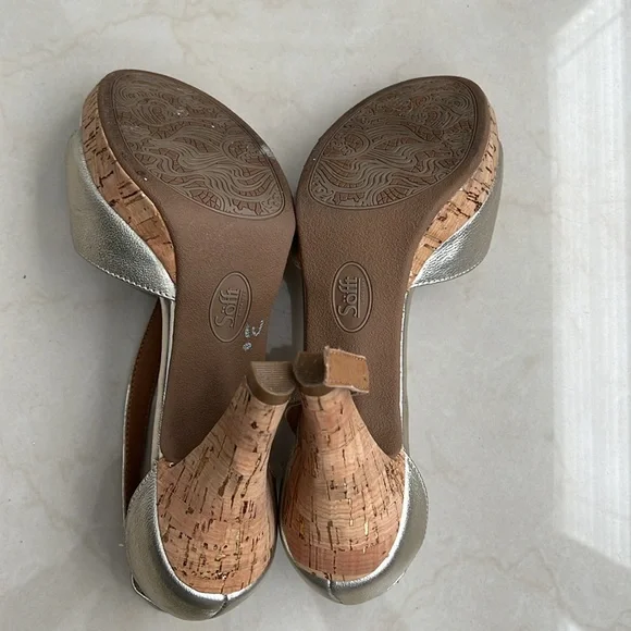 Sofft Gold Metallic 4” Heel Shoes Size 6.5M - Picture 7 of 7